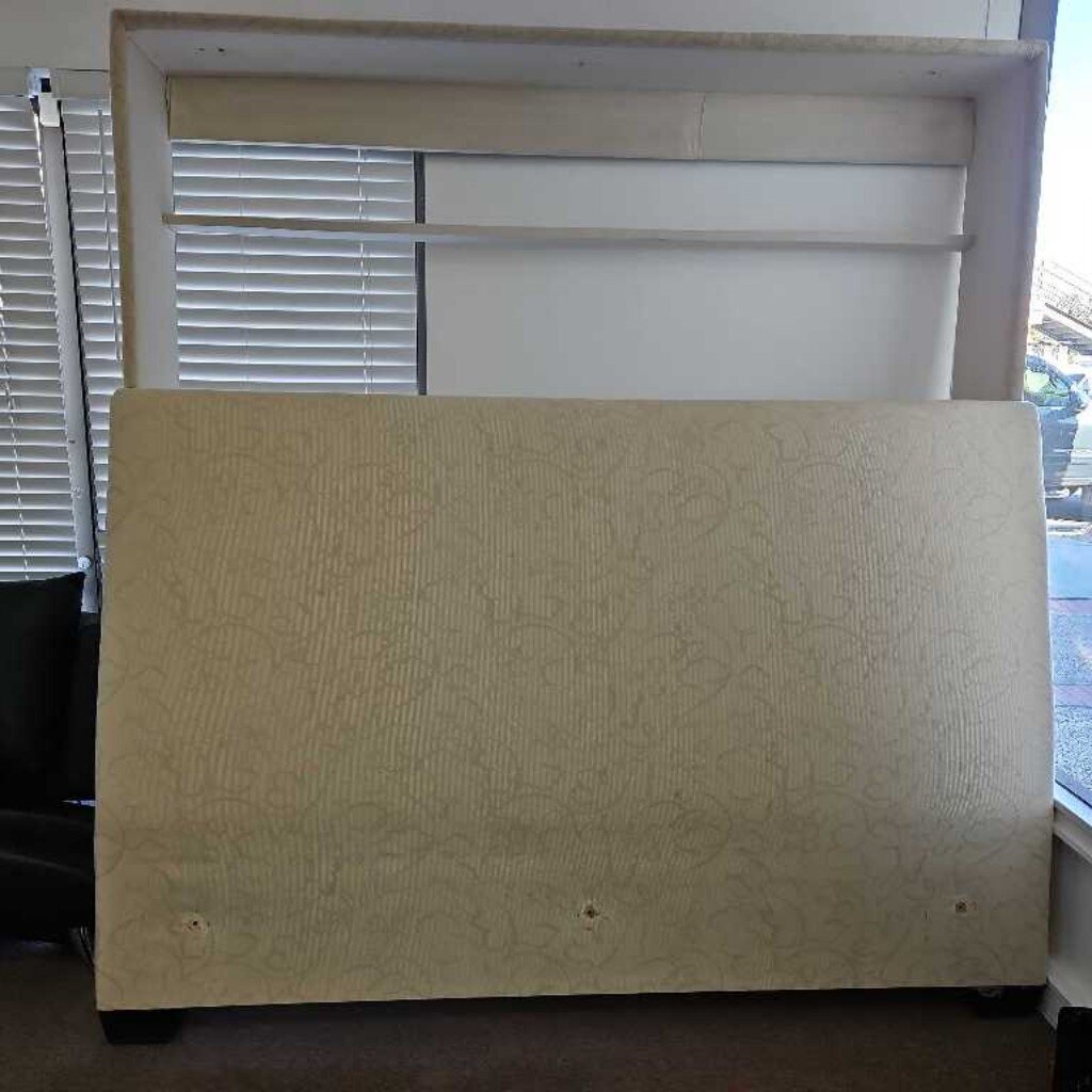 Ornate Floral Pattern EK Bed 82W 88.5L 59H