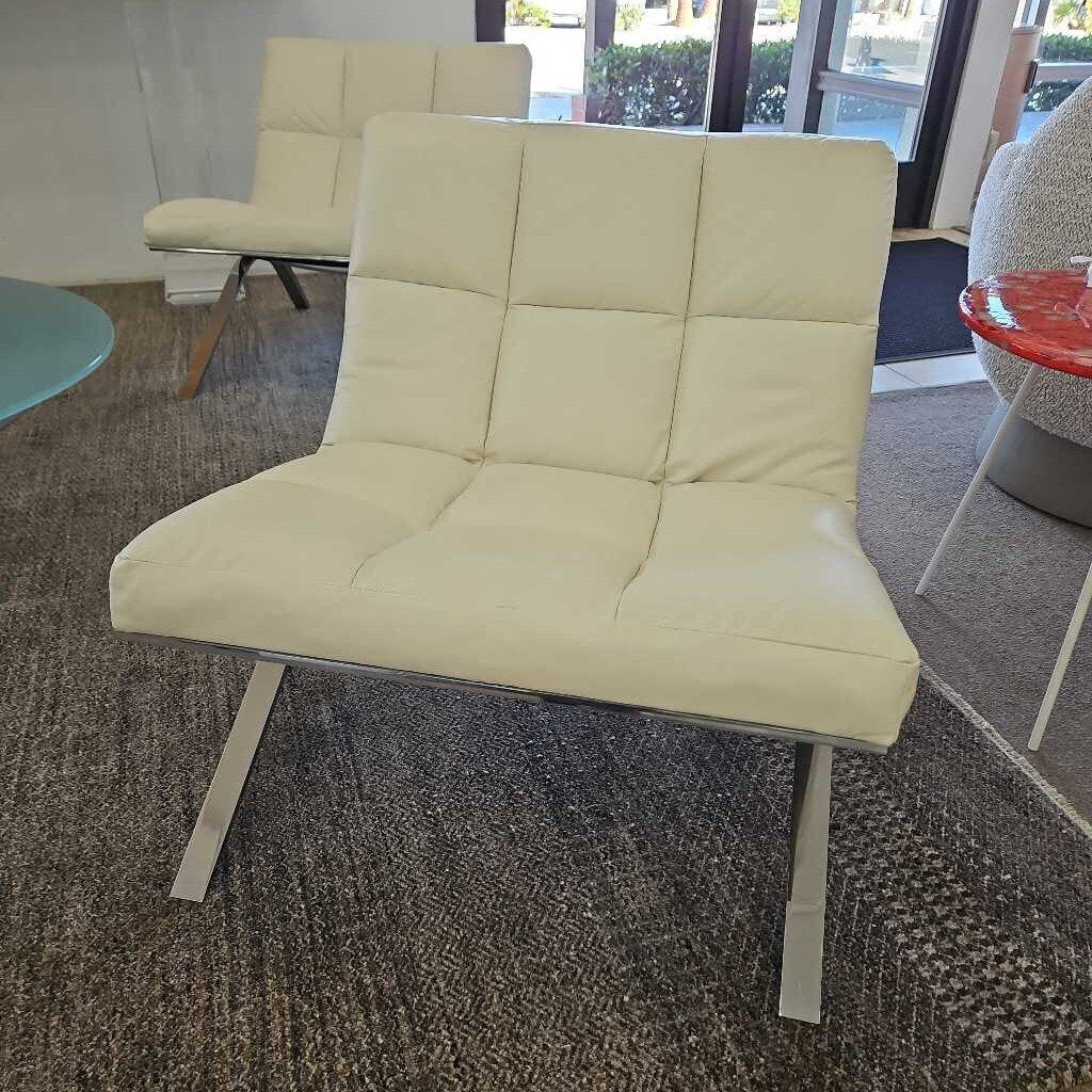 Mid-Cent. White Leather Barcelona Chairs by Mies Van Der Rohe for Knoll 30W 34D 28.5H - PAIR