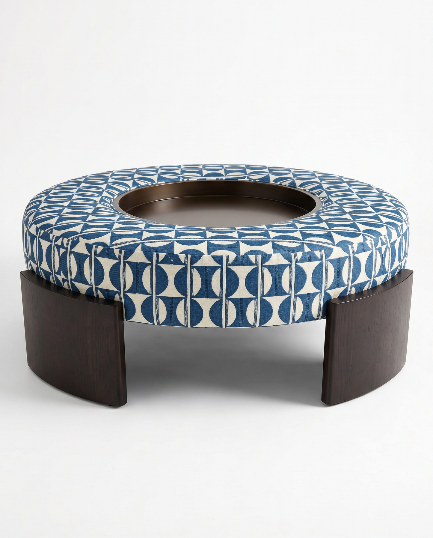 Vanguard Springfield Ottoman w/Tray in Gretchen Graphite 47Dia 17H