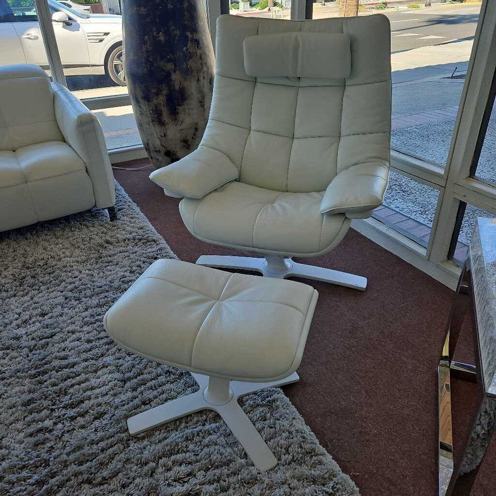 Natuzzi Re-Vive White Leather Swivel Lounge Chair w/Otto 35W 32D 43H