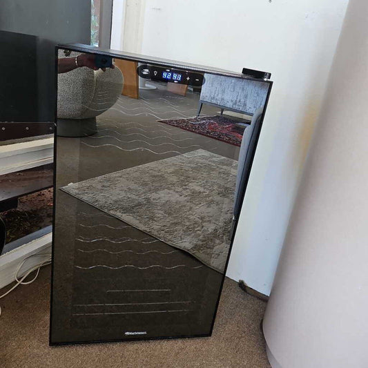 "Wine Enthusiast" Electric Wine Cooler, 19.5 x 17 x 32.75"