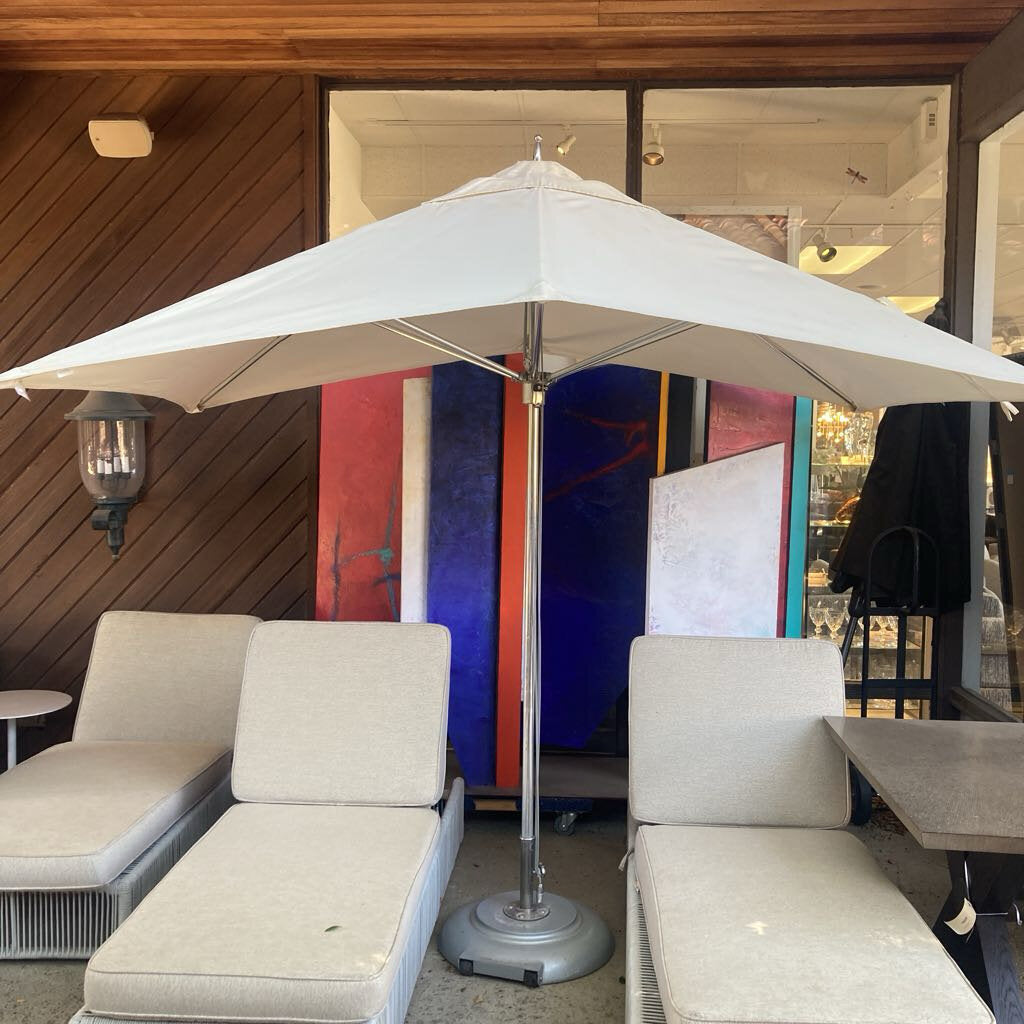 Tuuci Patio Umbrella, Wht. Rectangular Shd. 108" x 71" x 105"H